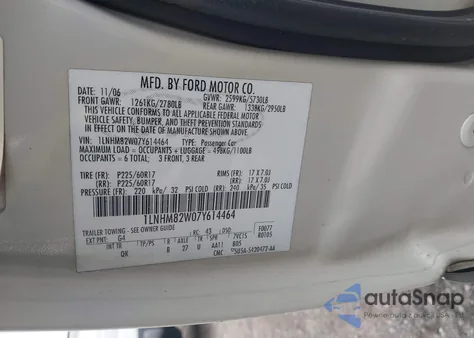 2007 Lincoln Town Car Signature Limited from USA, damaged, VIN 1LNHM82W07Y614464